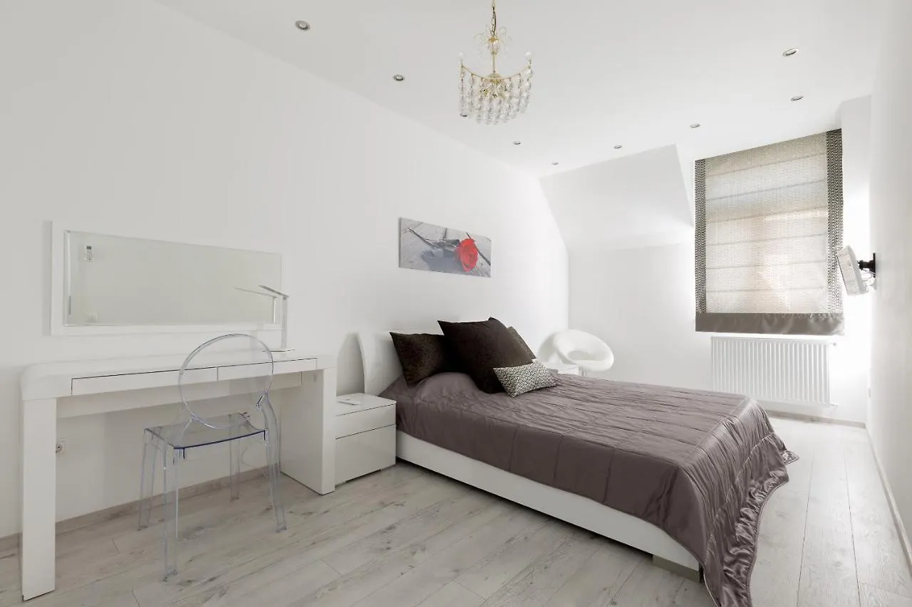 Budapest Central Square 2 Bedrooms Suite - Michaelides Residences Апартаменты