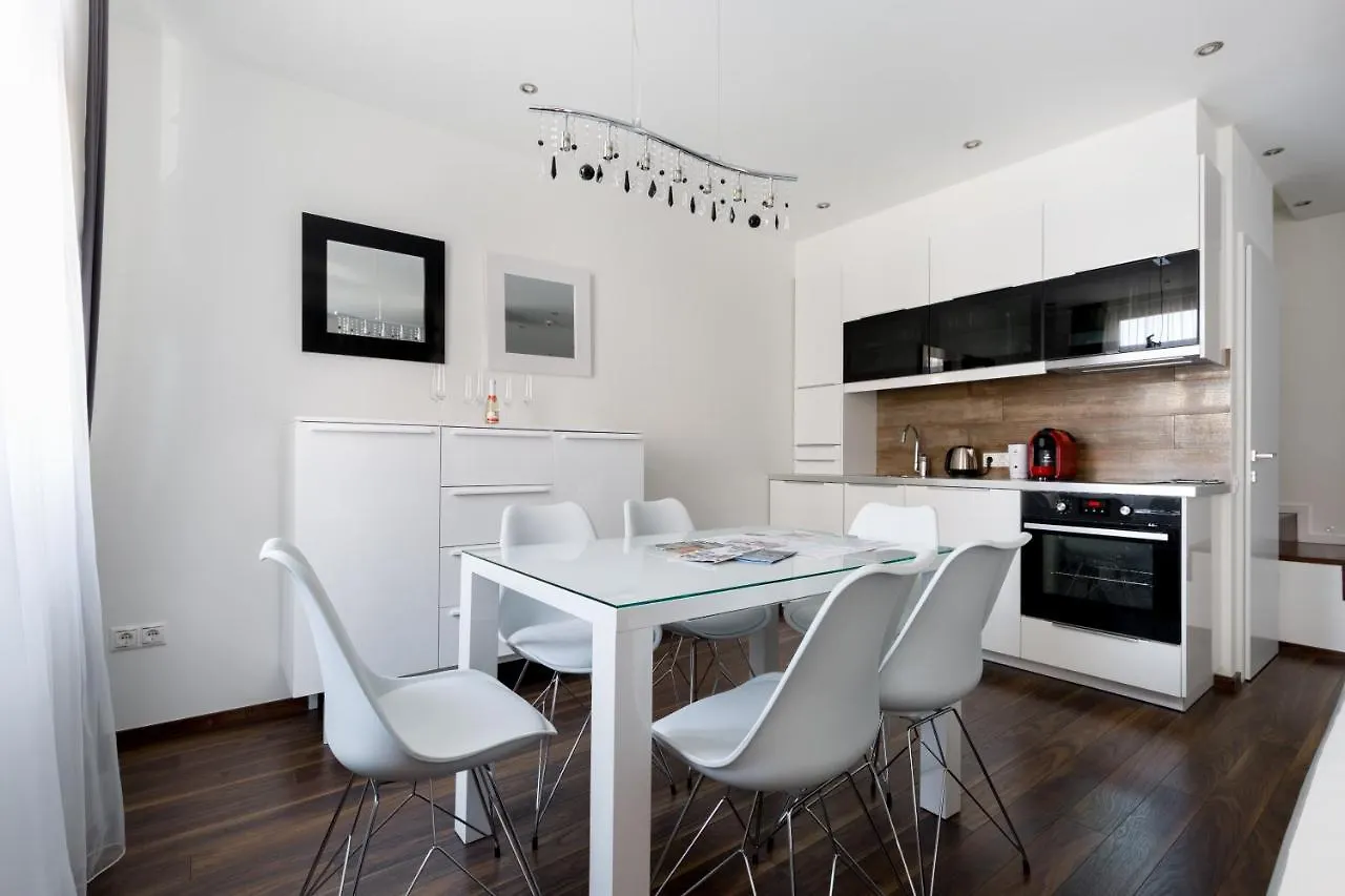 Budapest Central Square 2 Bedrooms Suite - Michaelides Residences Апартаменты