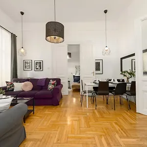 Black & White Apartment At Nyugati Station - 3 Separate Br Апартаменты