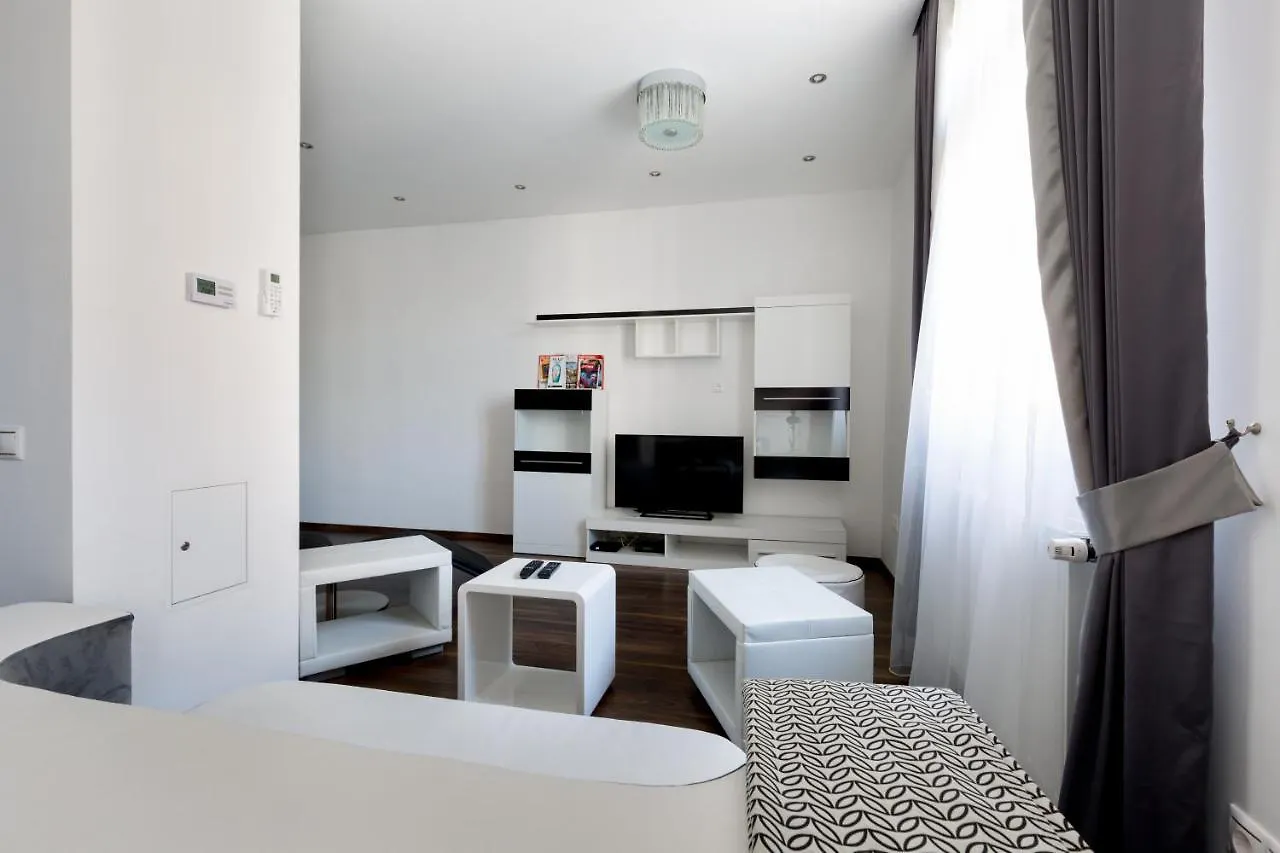 Apartment Budapest Central Square 2 Bedrooms Suite - Michaelides Residences